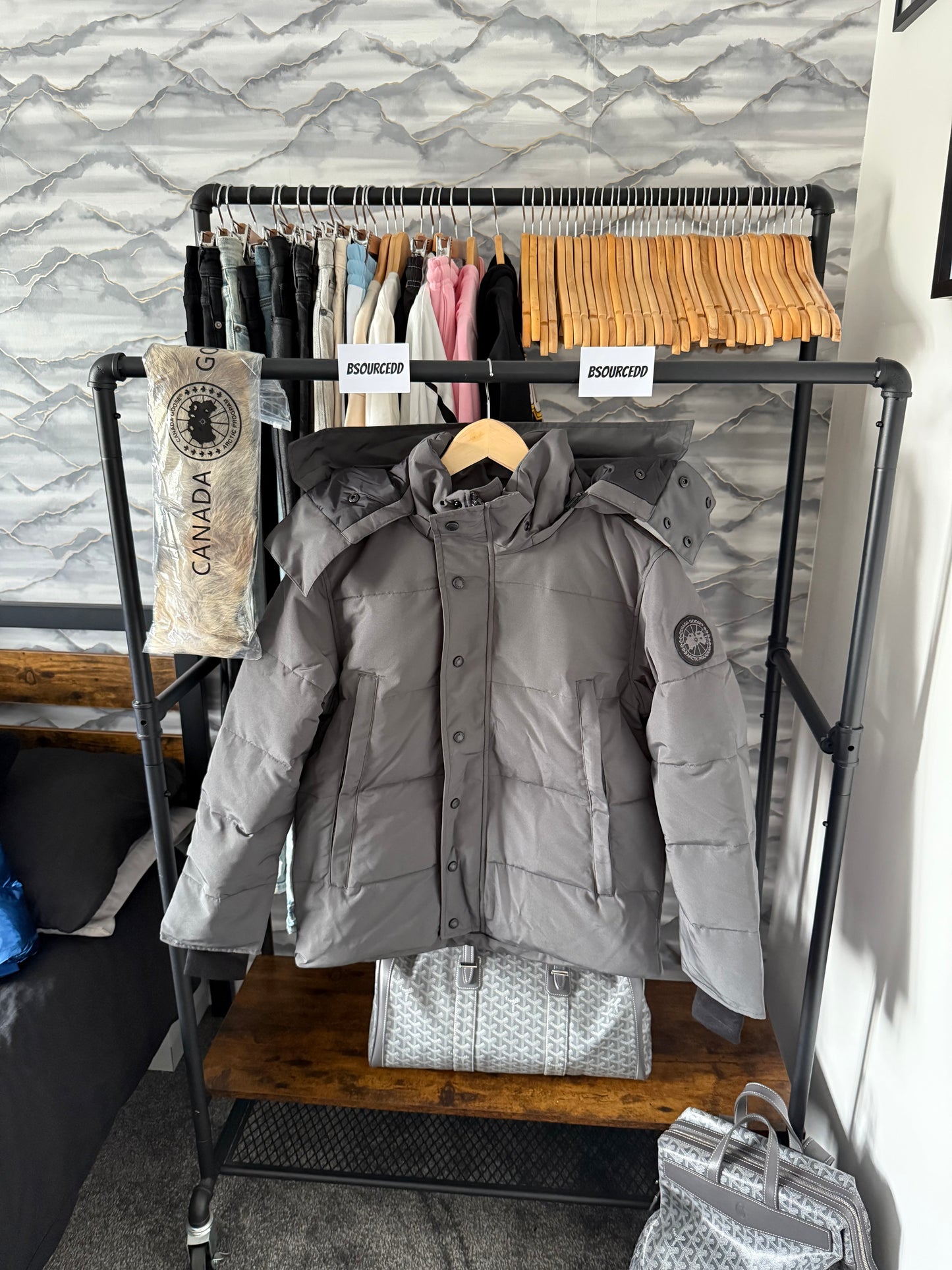 CANADA GOOSE GREY BLACK BADGE