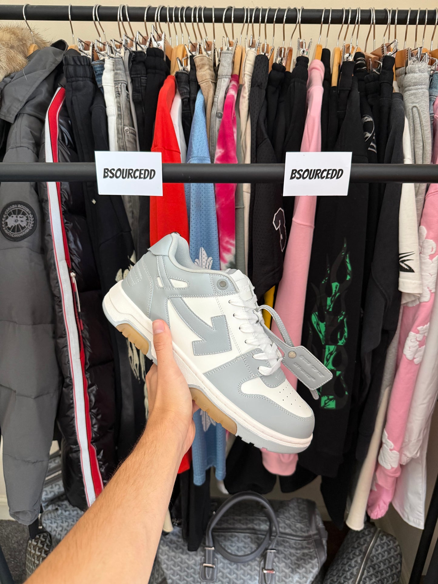 OFF WHITE OUT OF OFFICE