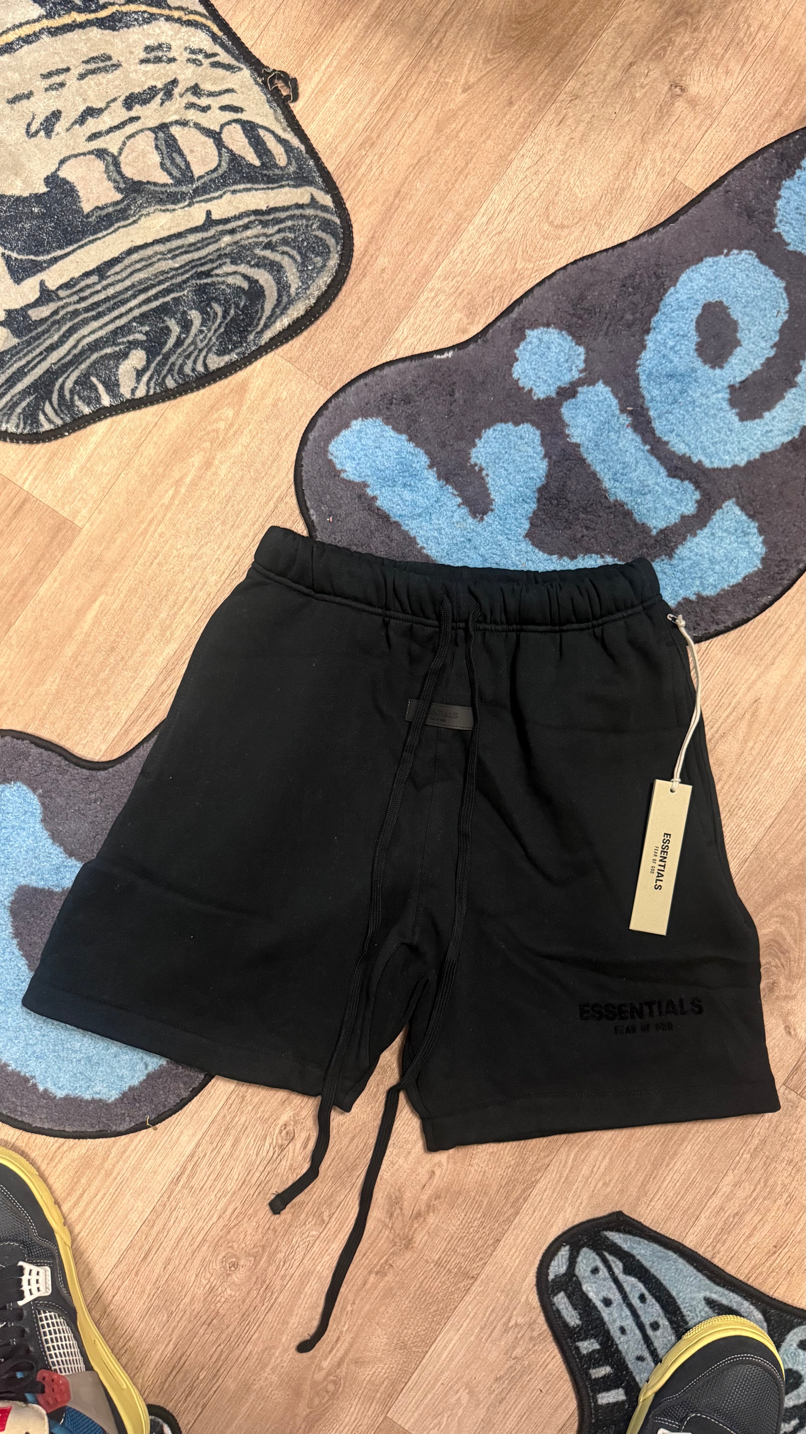 ESSENTIALS SHORTS