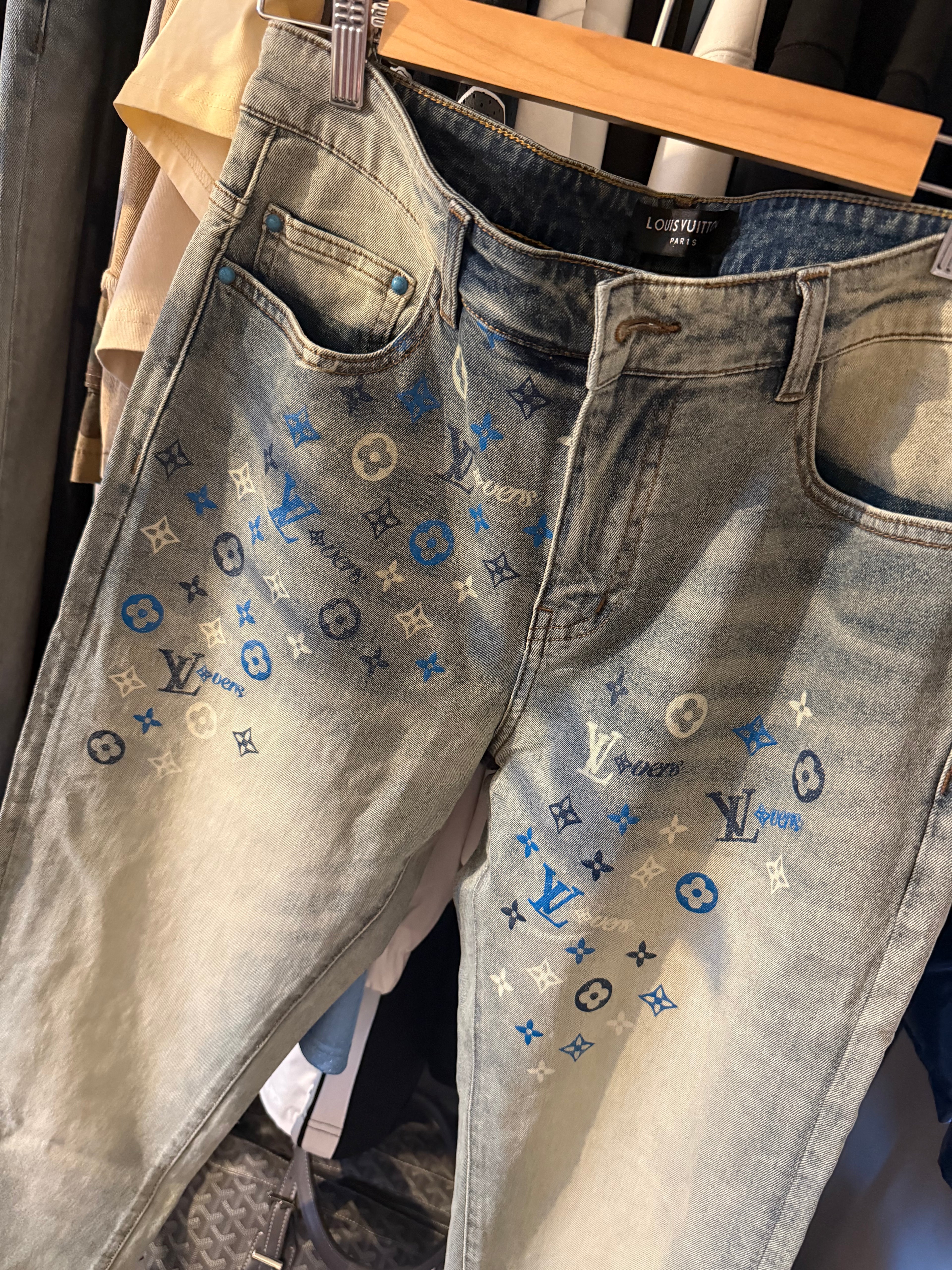 LV JEANS
