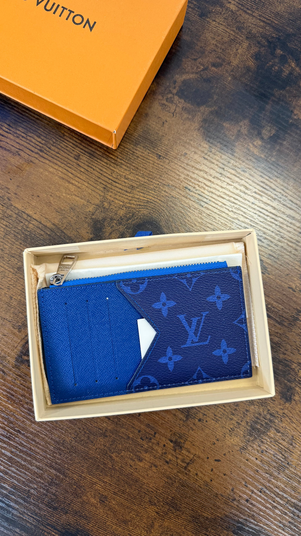 LV CARDHOLDER
