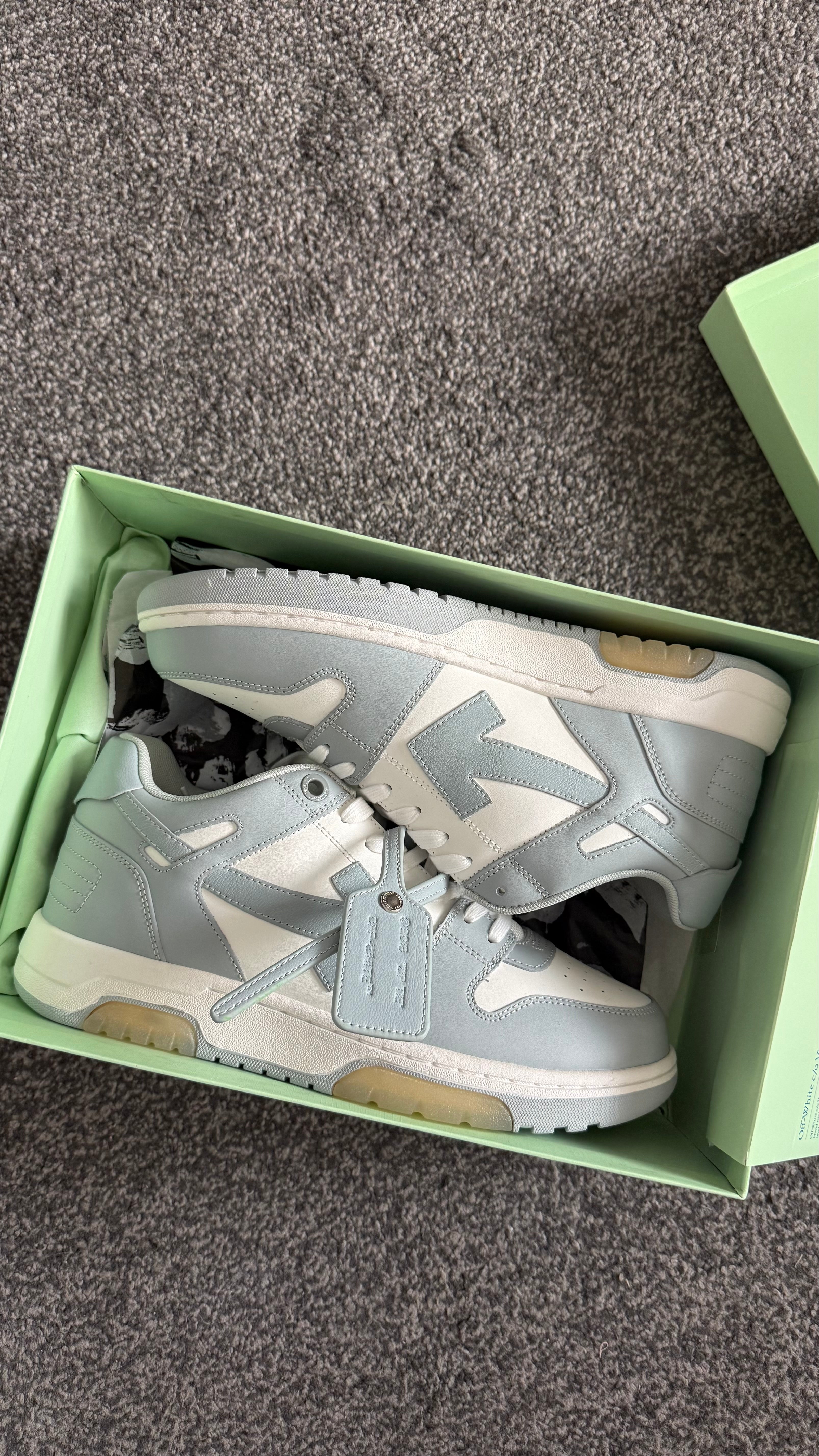 OFF WHITE ‘OUT OF OFFICE’