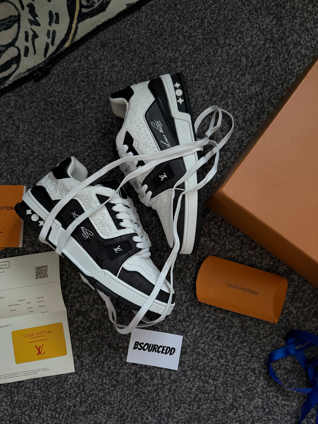 LV TRAINER BLACK & WHITE
