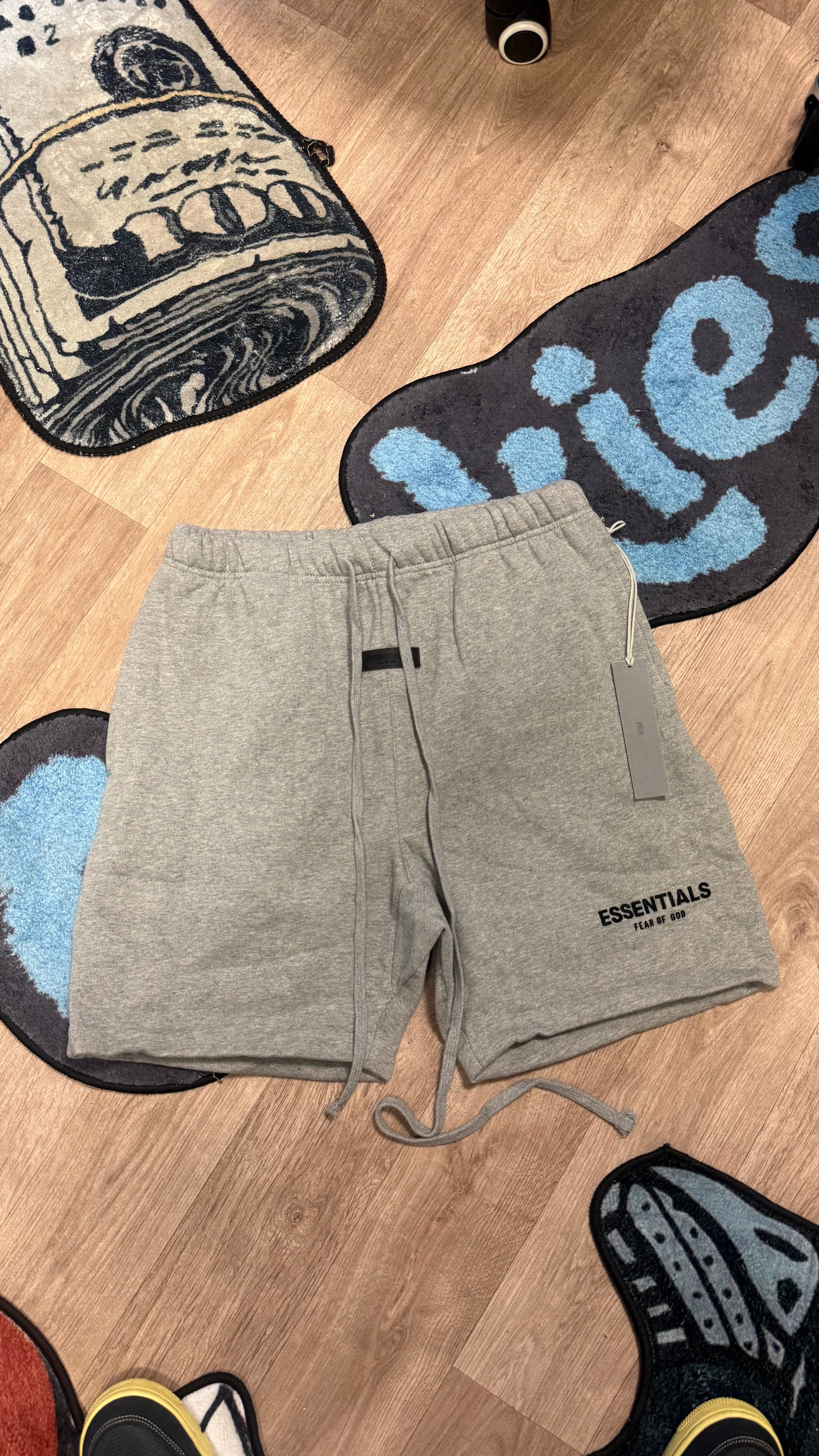 ESSENTIALS SHORTS