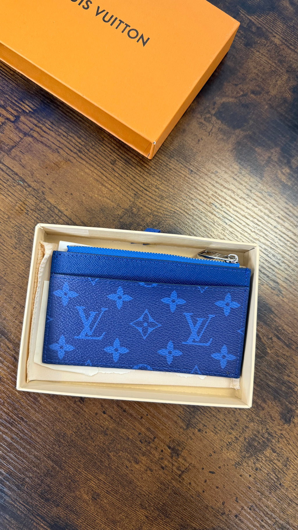 LV CARDHOLDER