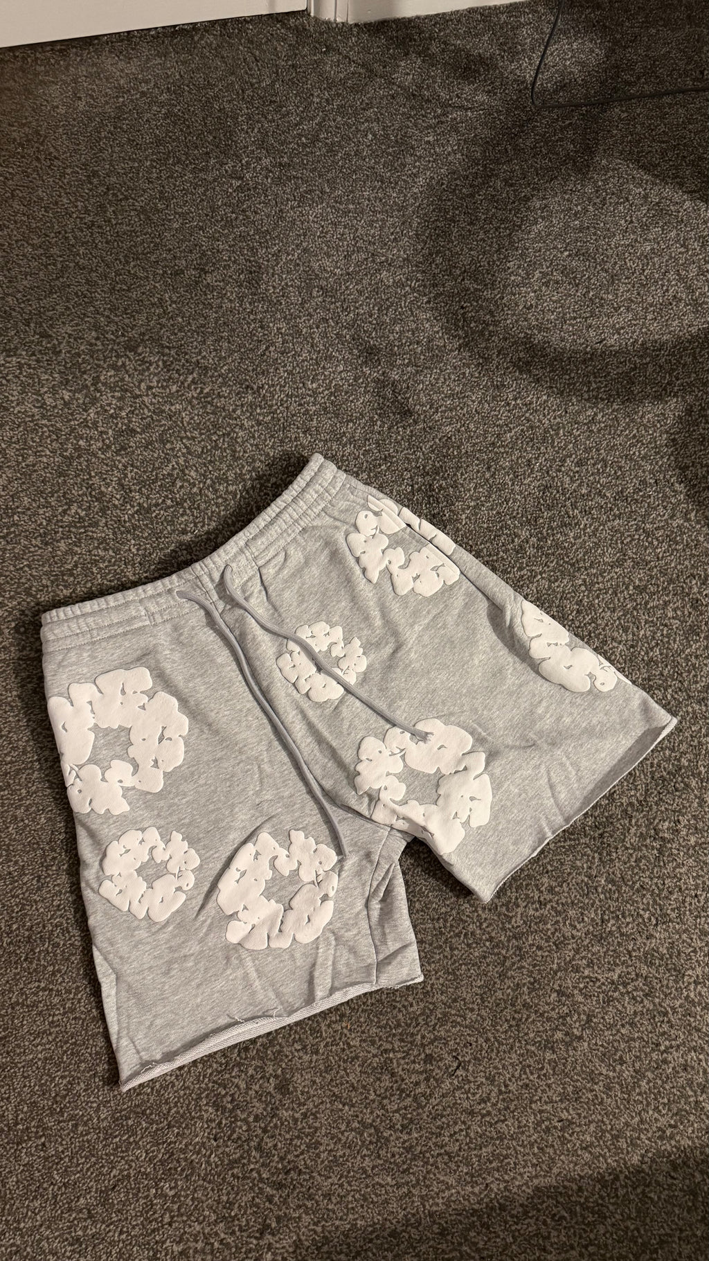 DENIM TEARS SHORTS GREY