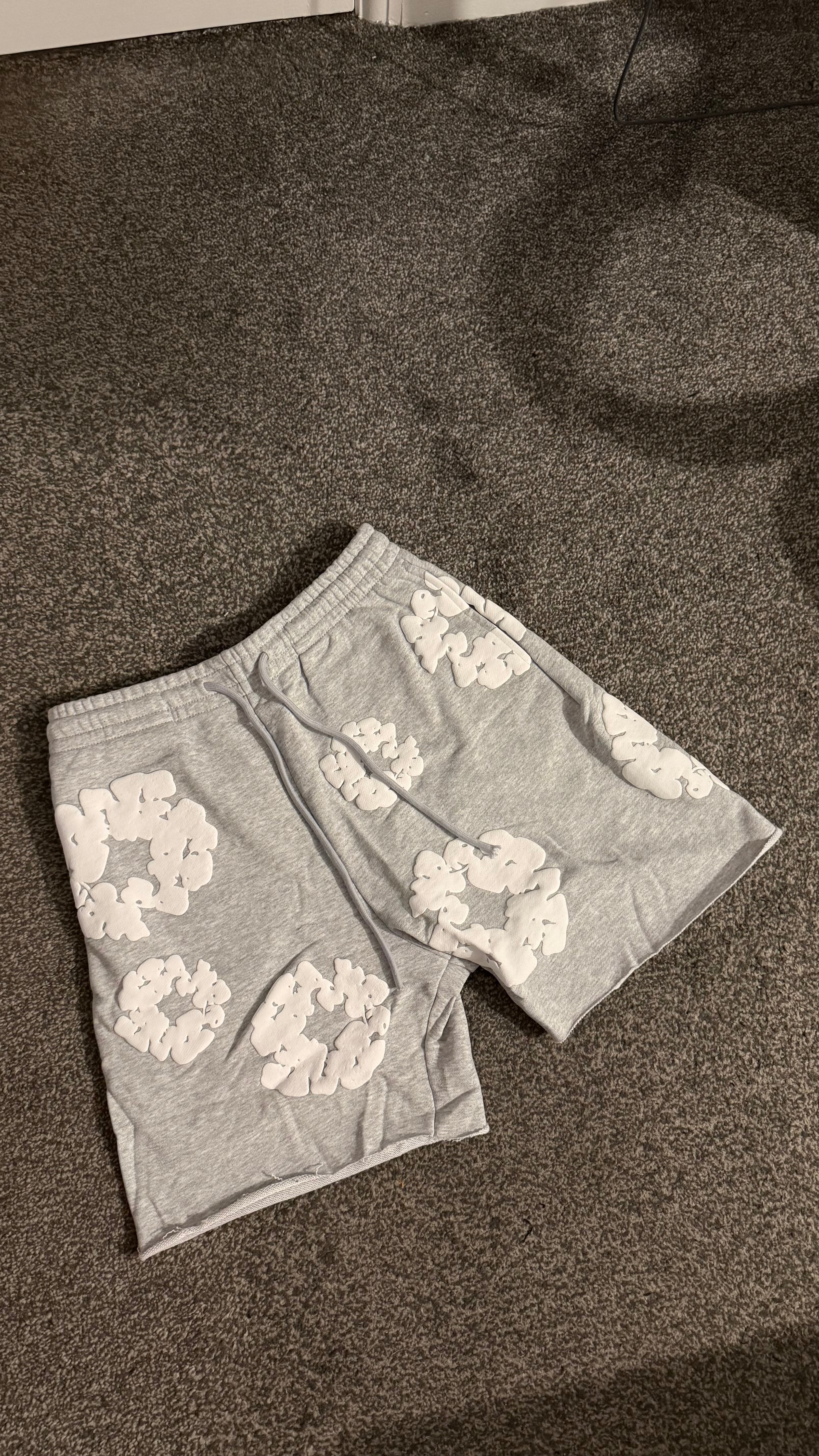 DENIM TEARS SHORTS GREY