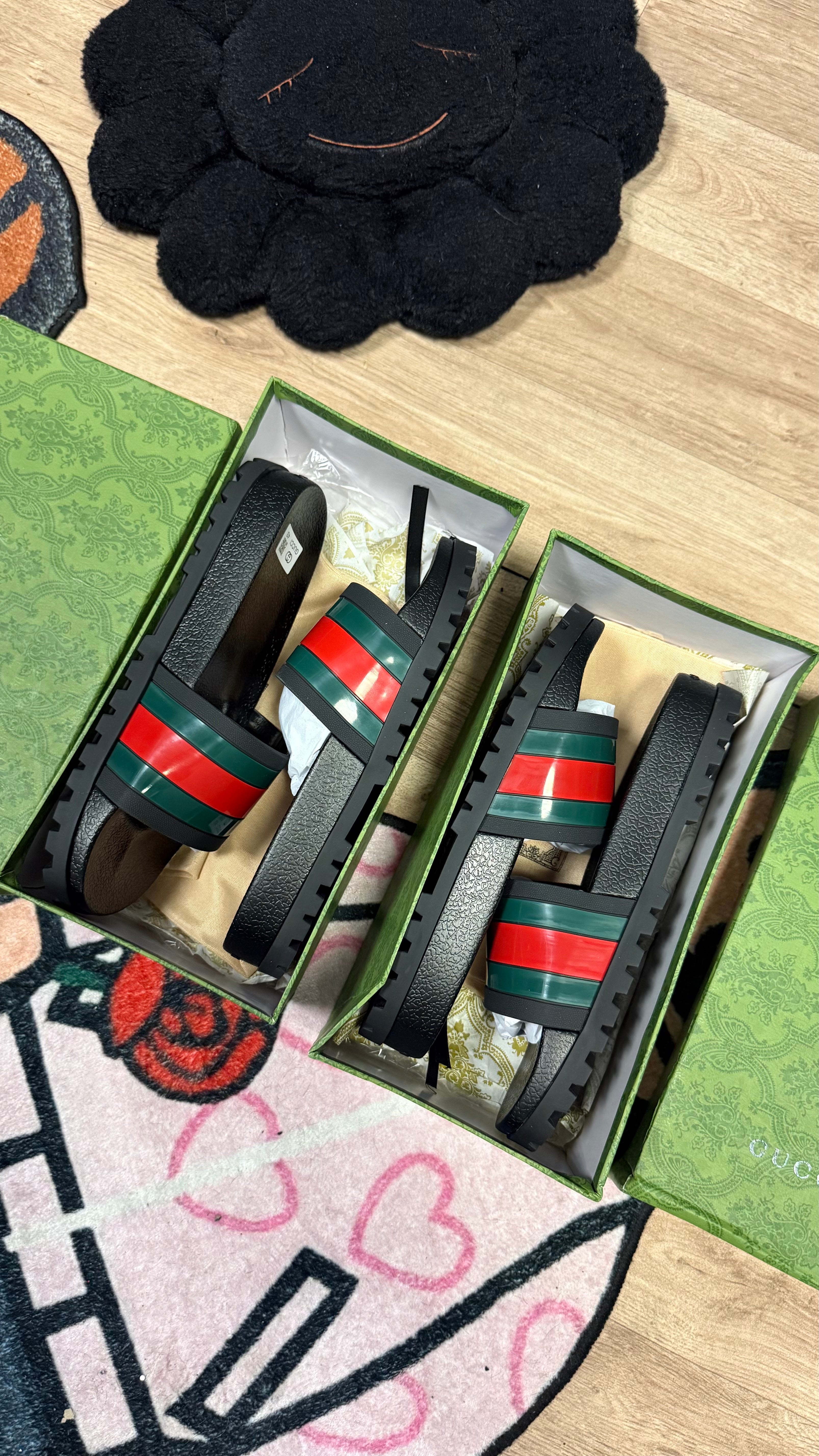 GUCCI SLIDES