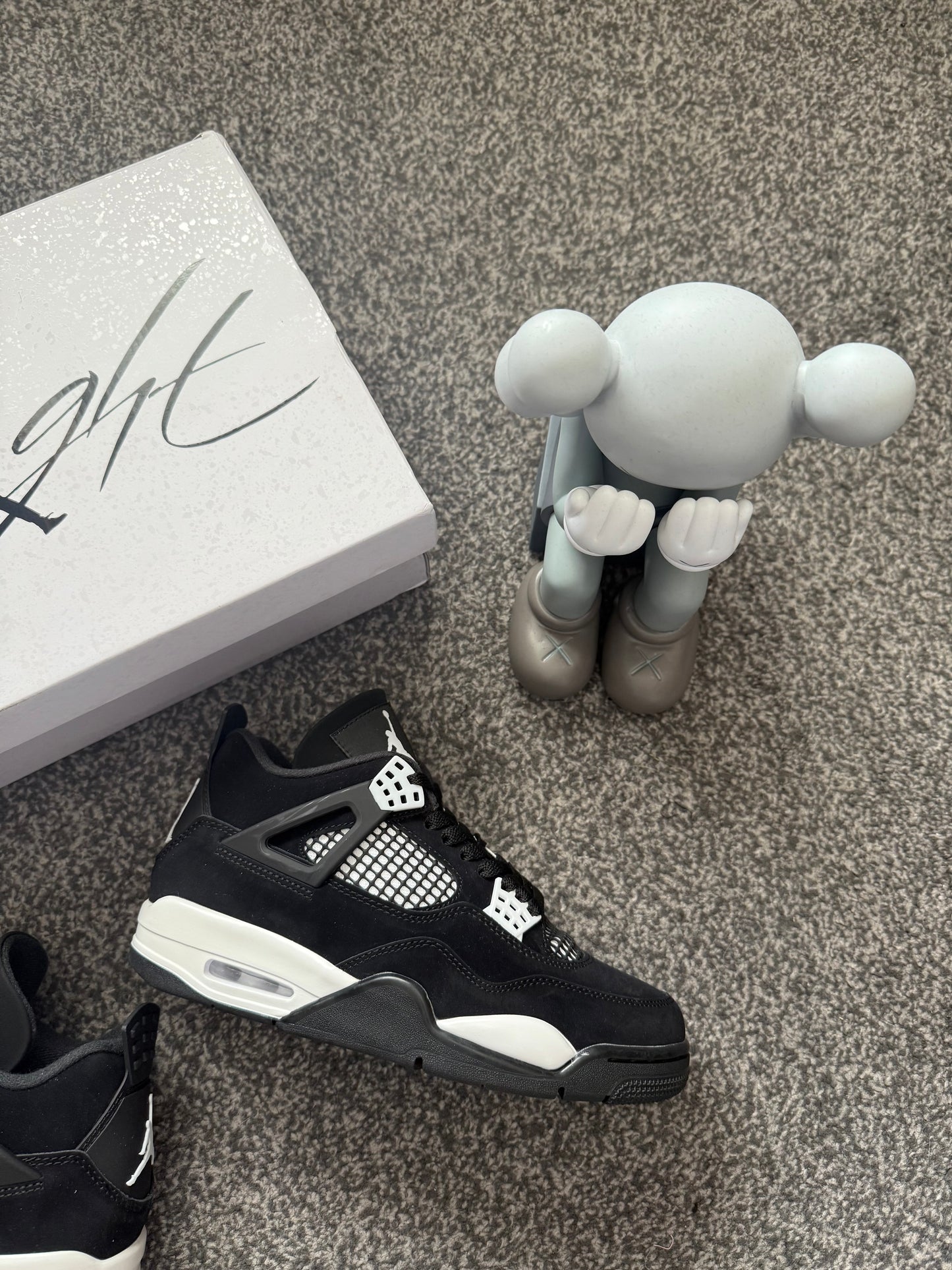 AIR JORDAN 4 WHITE THUNDER