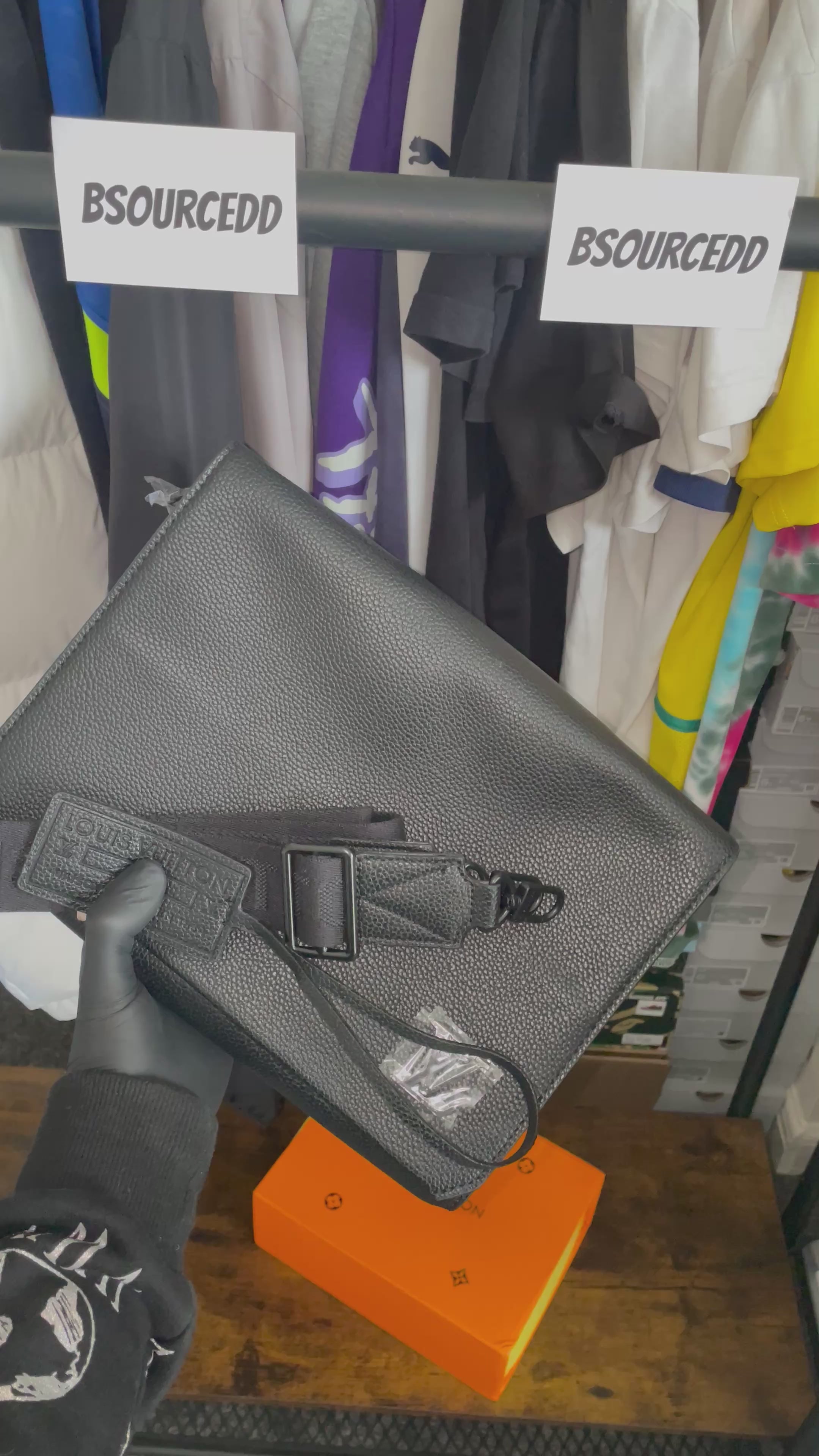 LV MESSENGER BAG