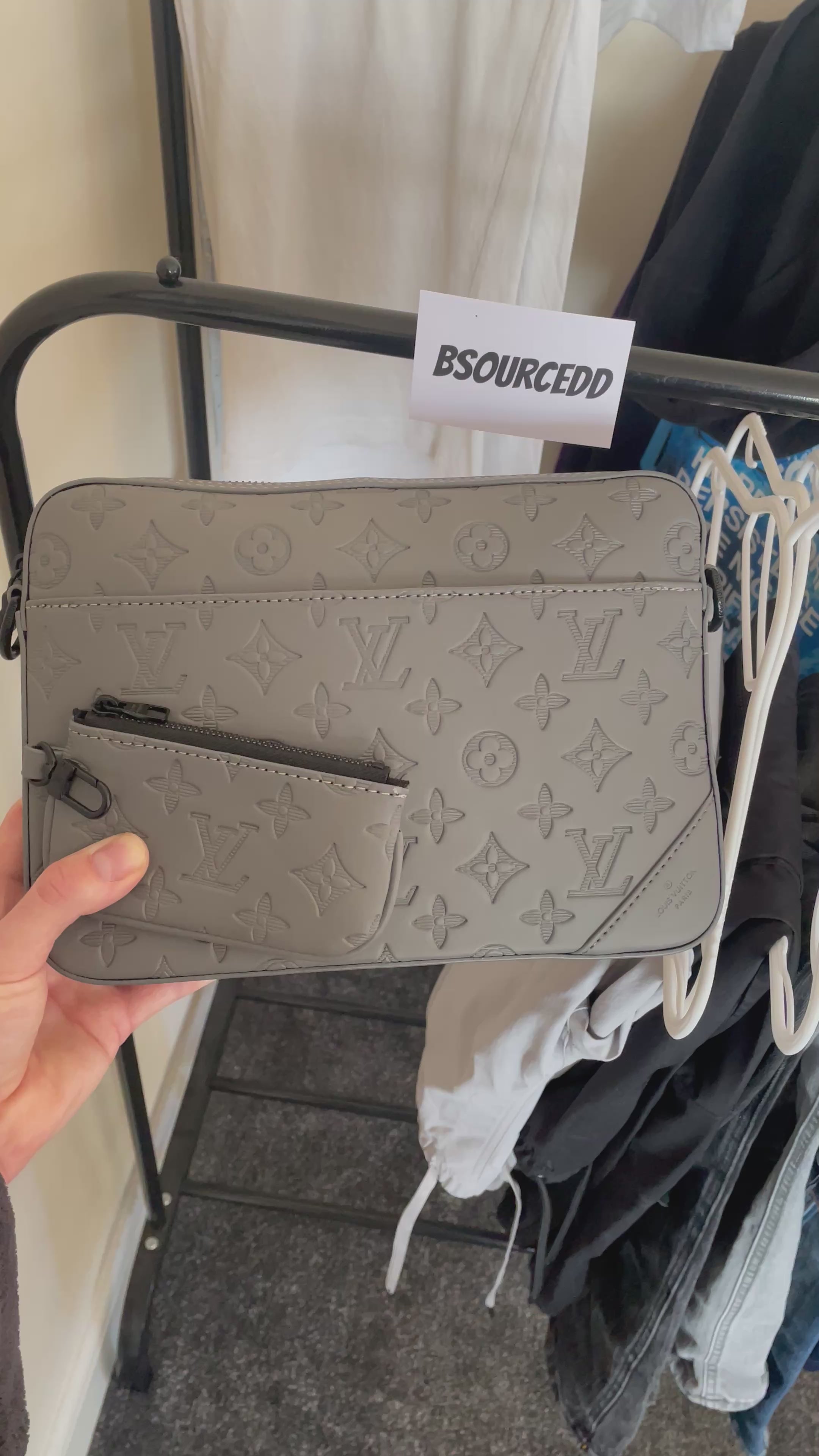 LV MESSENGER BAG